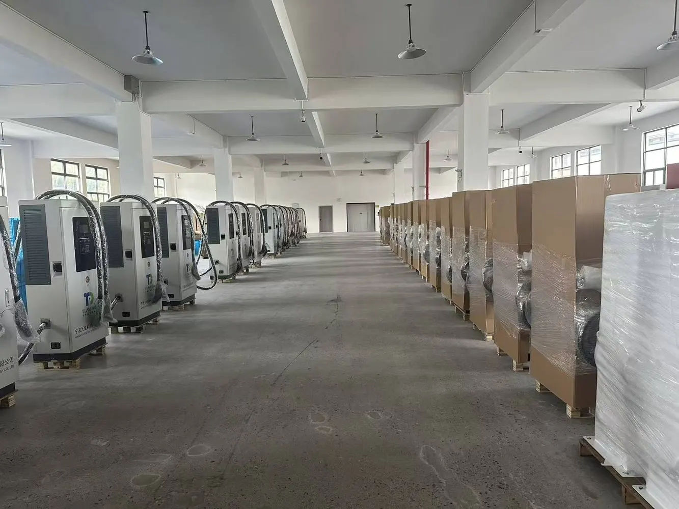 生产基地·成品仓库全貌